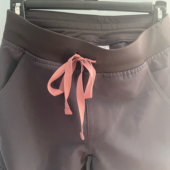 High waisted FIGS yola skinny scrub pants - Picture 4 of 9